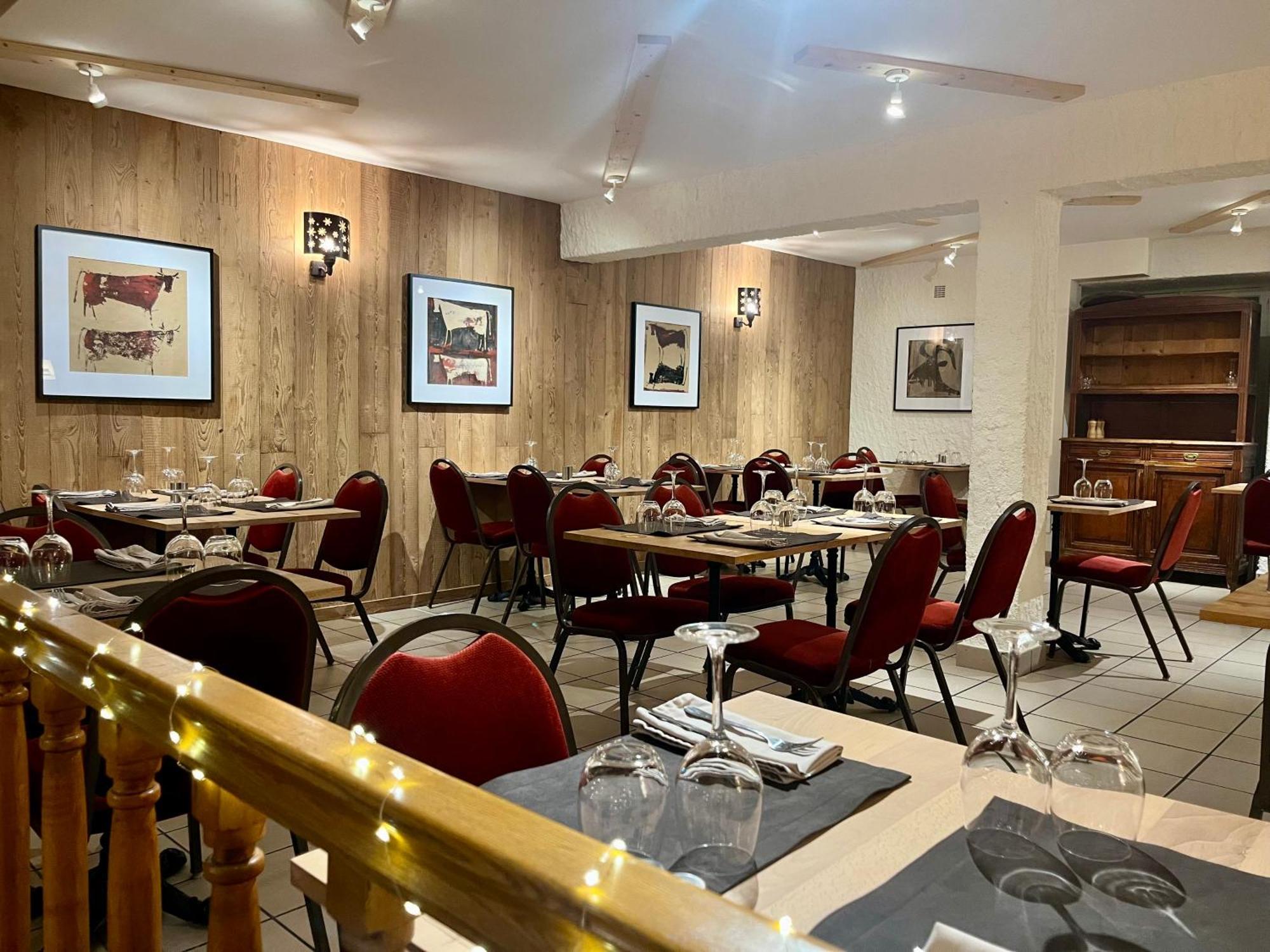 Hotel Restaurant Le Clos Besse-et-Saint-Anastaise Exteriör bild