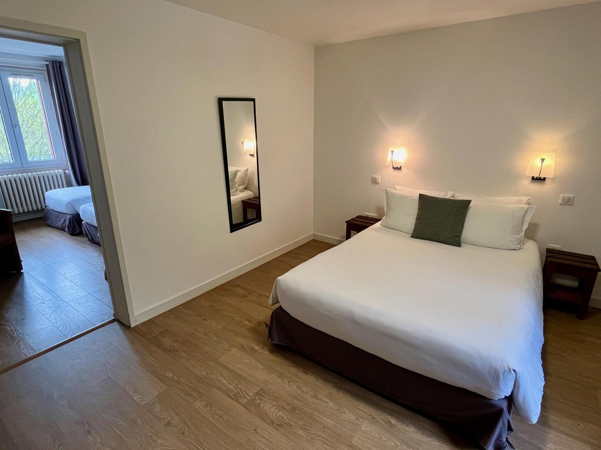 Hotel Restaurant Le Clos Besse-et-Saint-Anastaise Rum bild