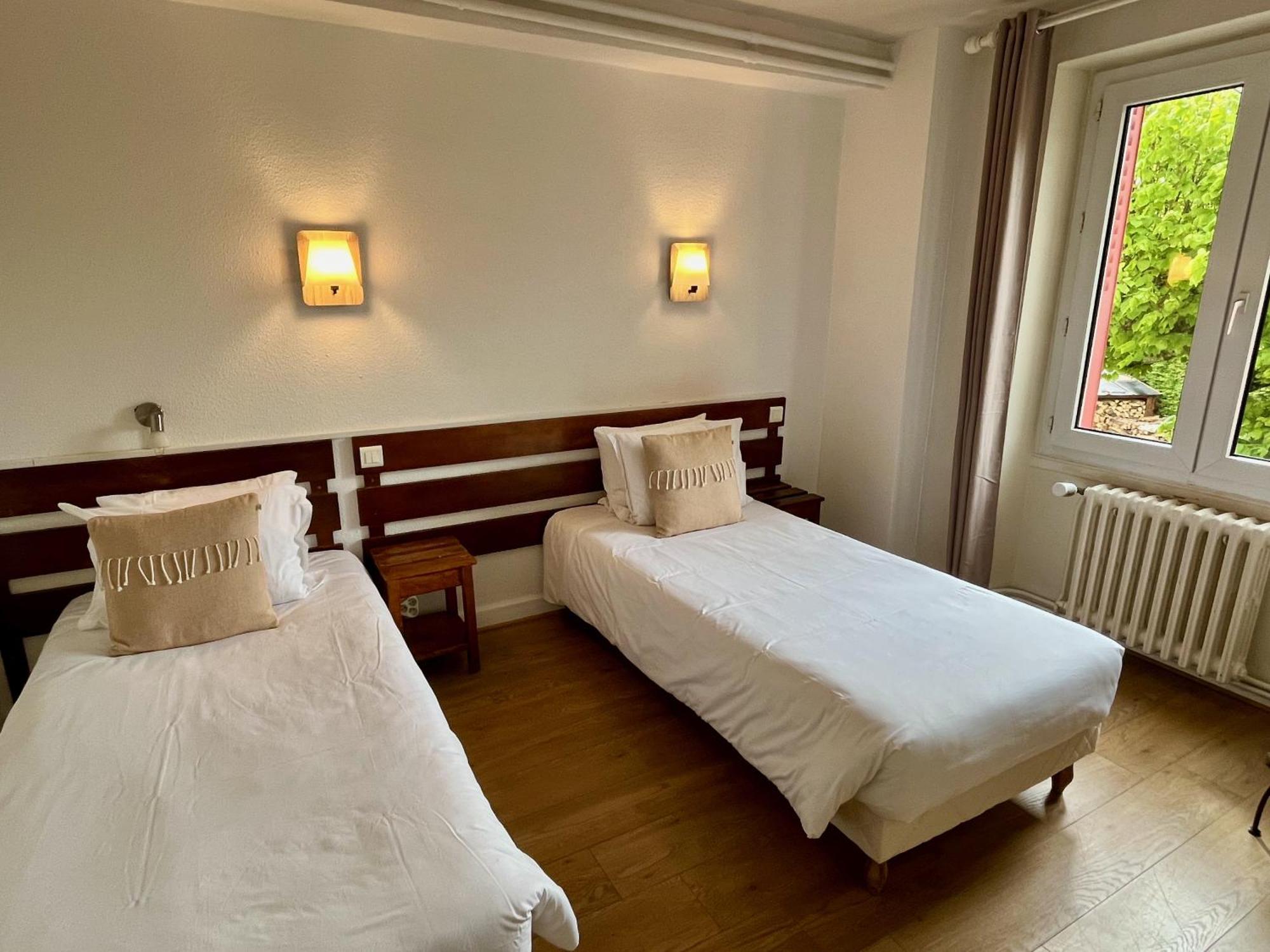 Hotel Restaurant Le Clos Besse-et-Saint-Anastaise Rum bild
